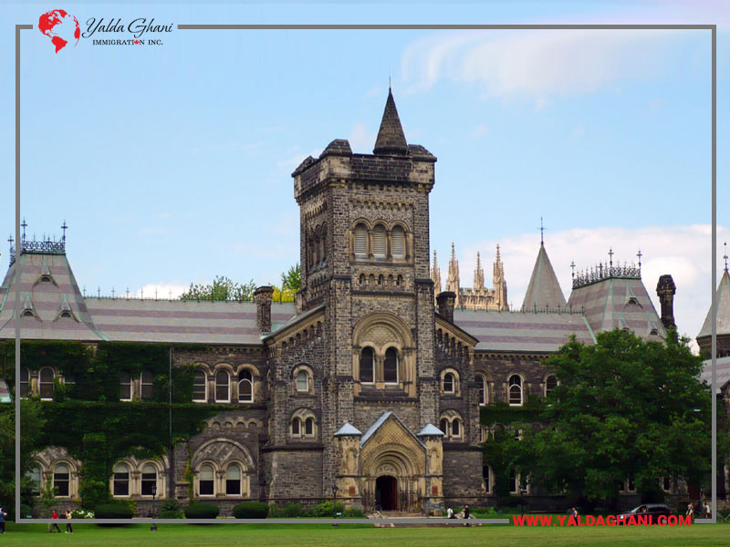 نمای مدرن دانشگاه تورنتو