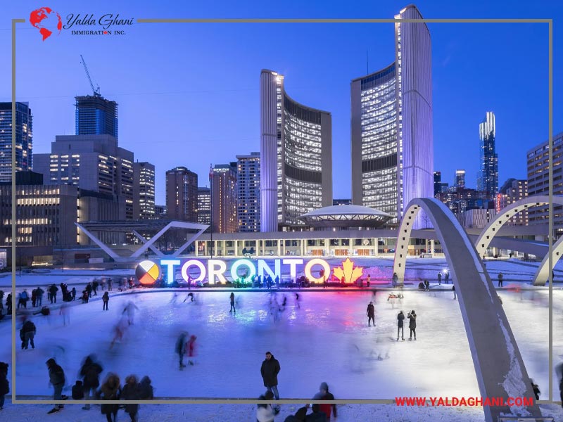 زمستان با برف روی خیابان‌ها و اسکیت در میدان Nathan Phillips